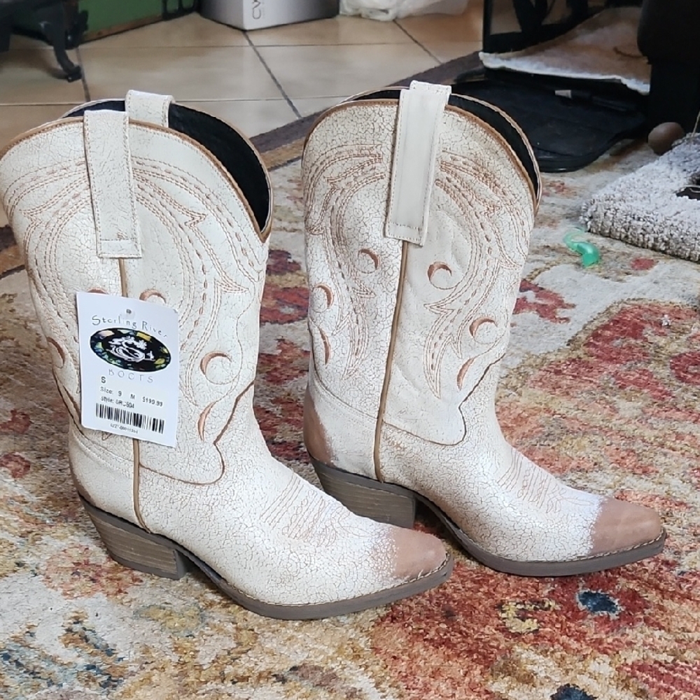 Sterling River White Western Boots